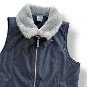 Nike Women M Black Gray Faux Fur Collar Puffer Vest Full Zip Y2K Gorpcore Winter